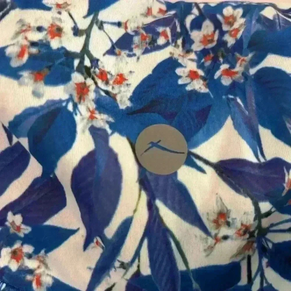 Gottex leggings. Blue and white floral pattern. Medium . 2 pockets.